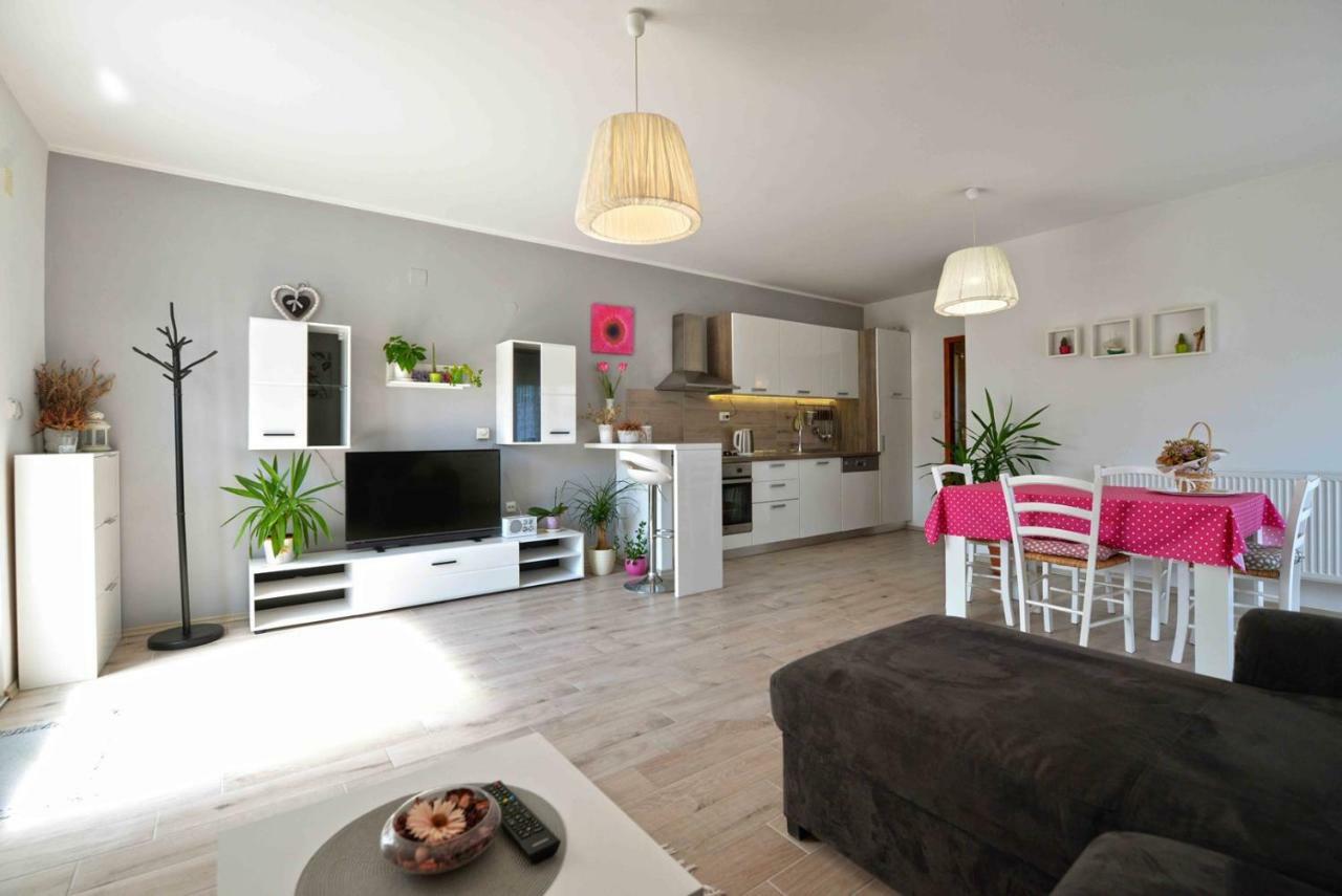 מורטר Apartment Kristina מראה חיצוני תמונה